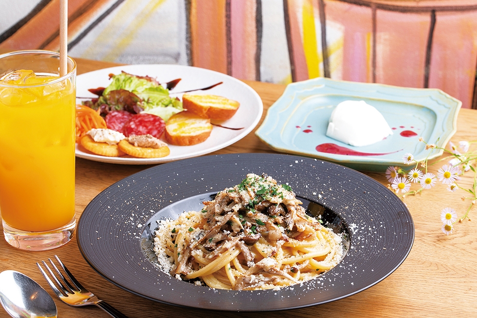 パスタも自家製ボロネーゼのほか2～3種から選べる。季節の食材を使ったソースの美味しさは格別